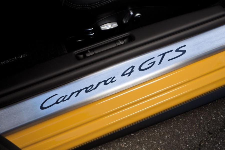  Porsche 911 Carrera 4 GTS Coupe 2011 года  (фото 3 из 10)